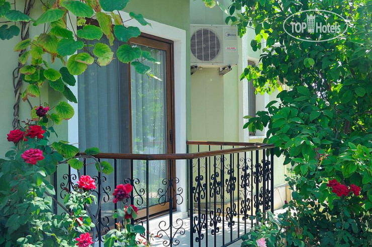 Photos Hasirci Crescent