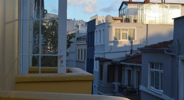 New photos from tourists Giallo Rosso Pera Hotel