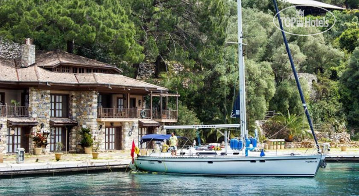 Hotelier's photos Yacht Charter Hotel