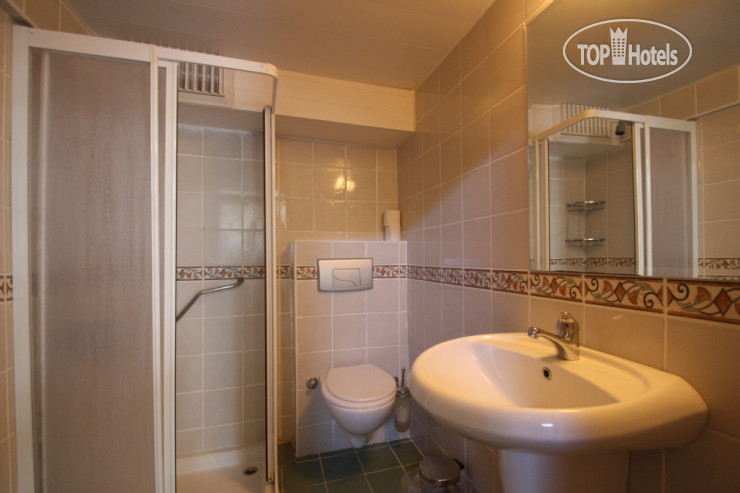 New photos from tourists Ford Hotel