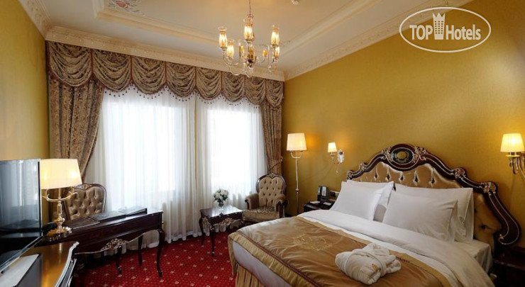 New photos from tourists Meyra Palace