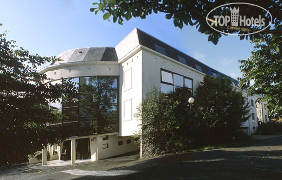 Фото Comfort Suites Victoria Garden