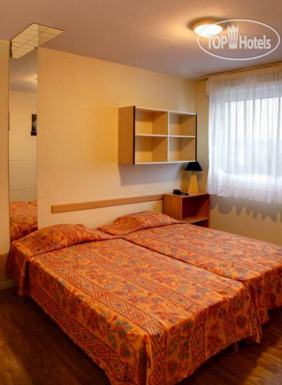 Фото Appart Hotel Reims Champ de Mars