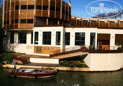 Hotelier's photos Clarion Suites Narbonne Ile Du Gua 2*
