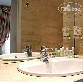 New photos from tourists Elysees Paris 3*