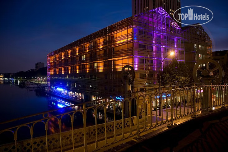 Hotelier's photos Holiday Inn Express Canal de la Villette 3*