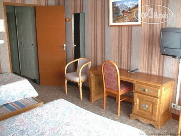 New photos from tourists Aiguille Percee 2*
