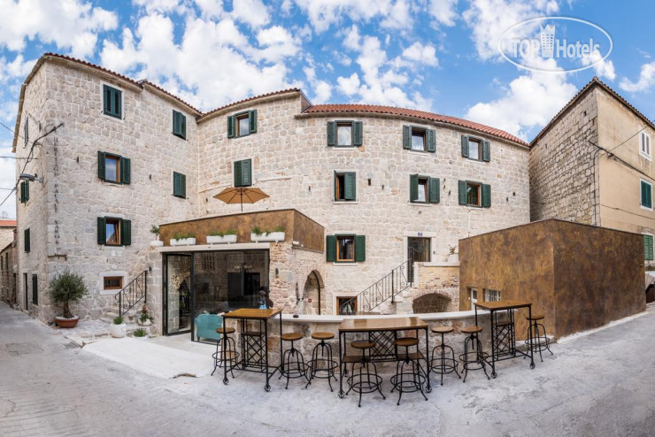 New photos from tourists Heritage Palace Varos 4*