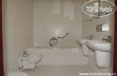 New photos from tourists Monty 4*