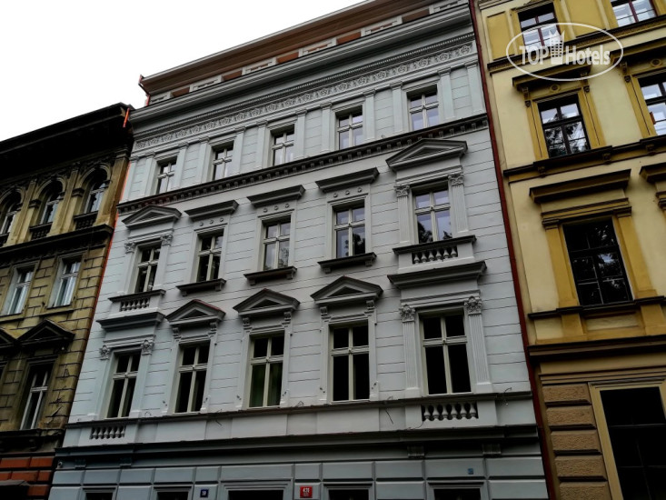 Hotel photo Chevron Hotel 4*