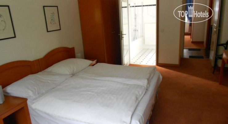 Hotelier's photos Pension Josefina 3*