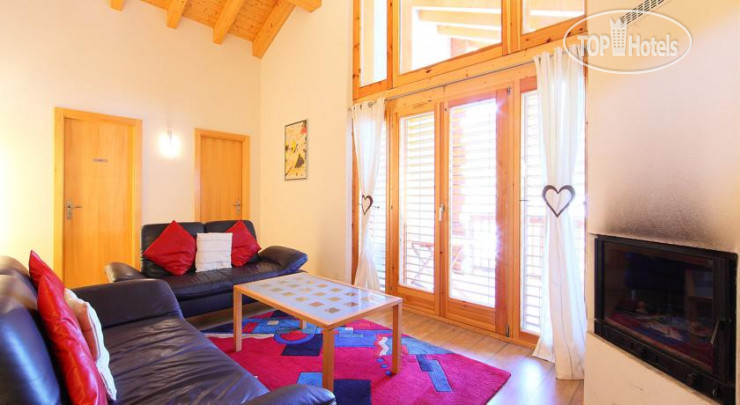 New photos from tourists Les Chouettes APT