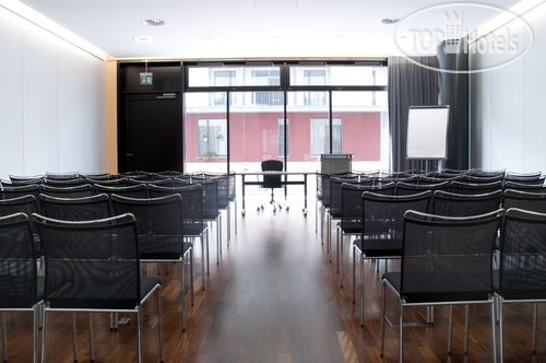 Фото Holiday Inn Zurich - Messe
