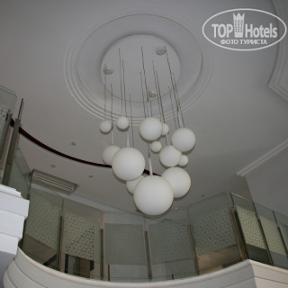 Фото Across Hotel