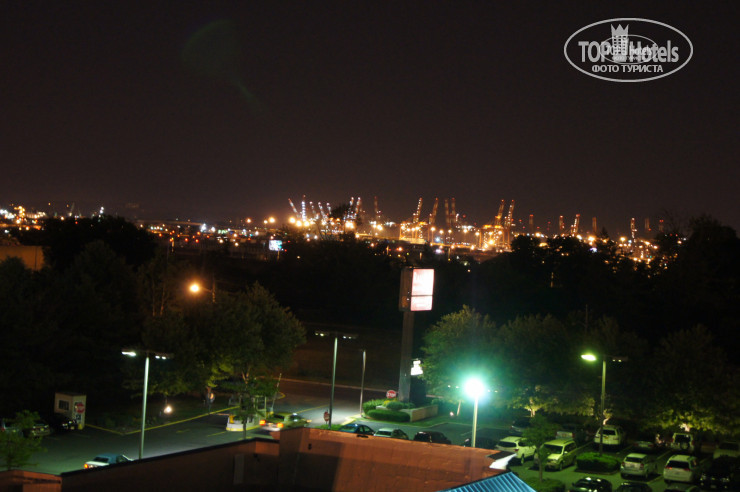 Фото Ramada Plaza Newark Liberty International Airport