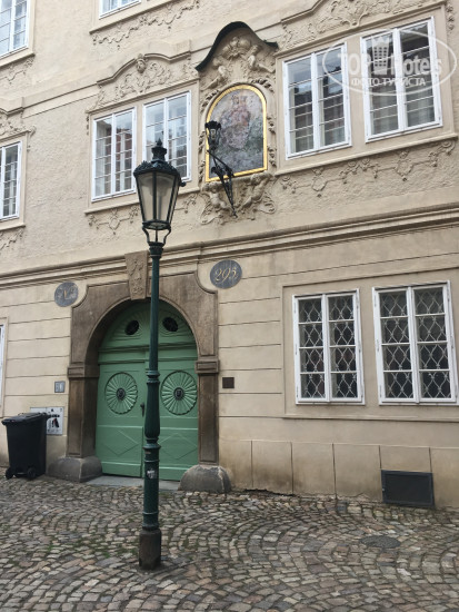 Фото Old Royal Post Apartments