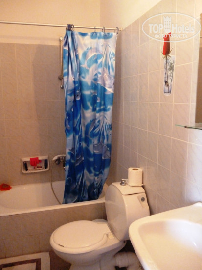 Leonidas Hotel & Studios 2*