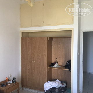 Chrisanna Apartments & Studios 