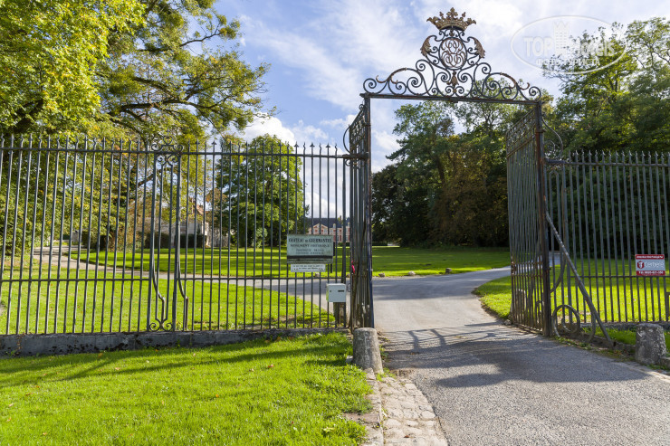 New photos from tourists Chateau de Guermantes