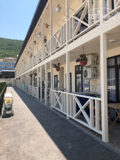 Hotel photo Democratia 4*