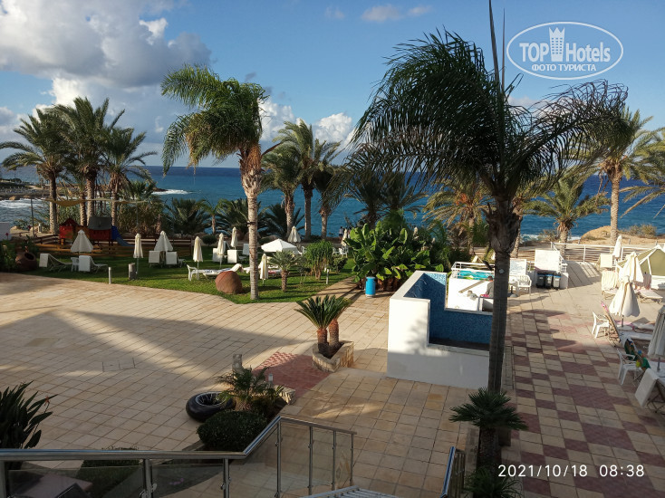 New photos from tourists Queen’s Bay 4*