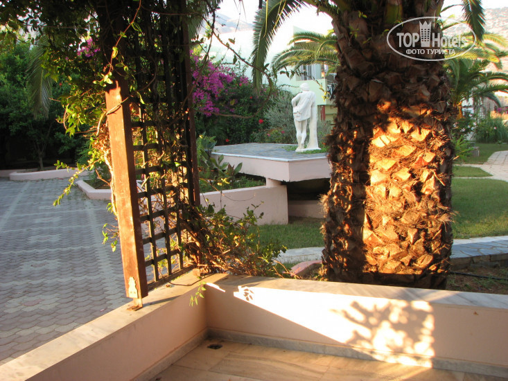 Новые добавленные фото туристов Chrispen Beach 4*